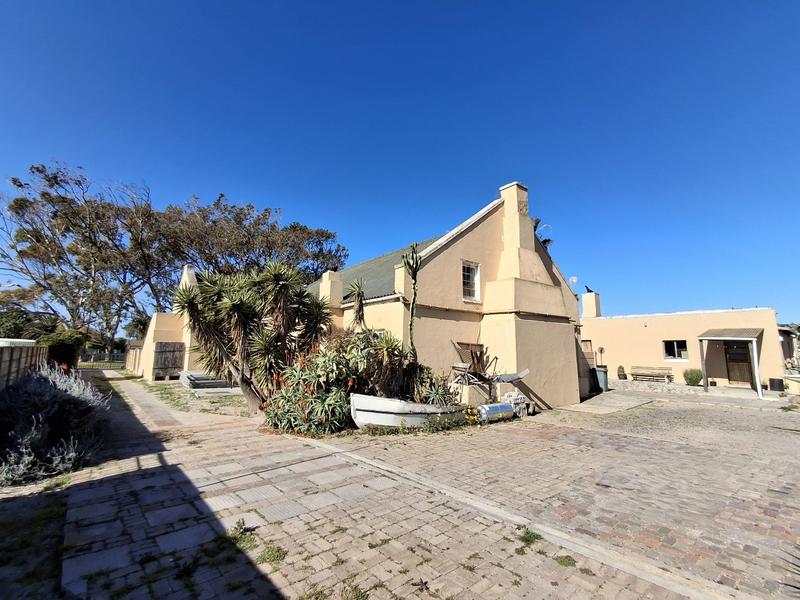 5 Bedroom Property for Sale in Stompneus Bay Western Cape